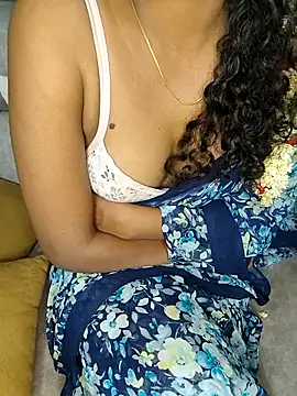 Tamilpallavi online show from 11/17/25, 02:23