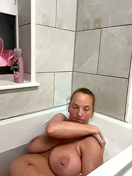 JustYourNormalCouple online show from 10/31/25, 08:32