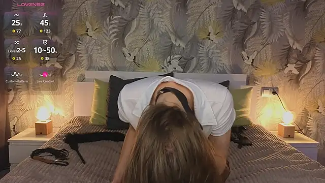 EllieSugar online show from 10/21/25, 03:40