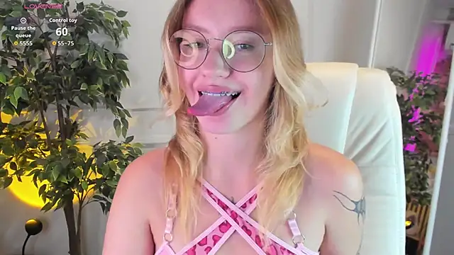 Nerissa xo online show from 10/02/25, 08:05