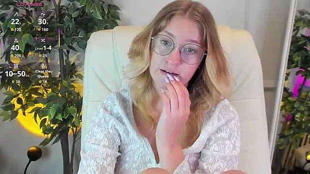 Nerissa xo online show from 10/04/25, 09:02