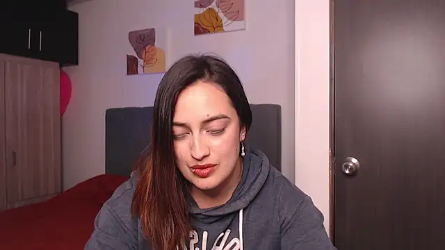 Snapshot of Meggan_n chatting on 10/16/25, 04:24 Meggan n online show from 10/16/25, 04:24