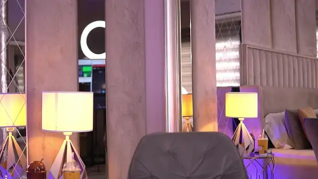 Snapshot of FrancescaDante chatting on 09/30/25, 06:18 FrancescaDante online show from 09/30/25, 06:18