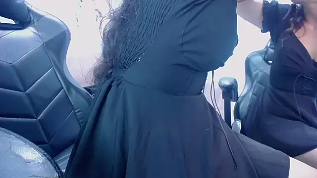 victoria hernandez t  online show from 10/31/25, 01:23