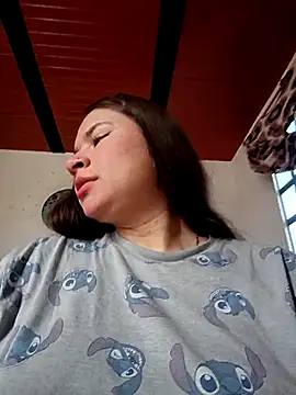 Snapshot of Isa_Acosta chatting on 10/24/25, 02:24 Isa Acosta online show from 10/24/25, 02:24