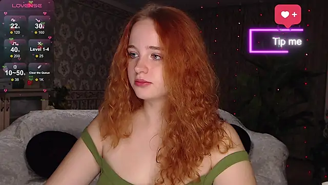 Snapshot of LunaSweet18 chatting on 09/17/25, 11:45 LunaSweet18 online show from 09/17/25, 11:45