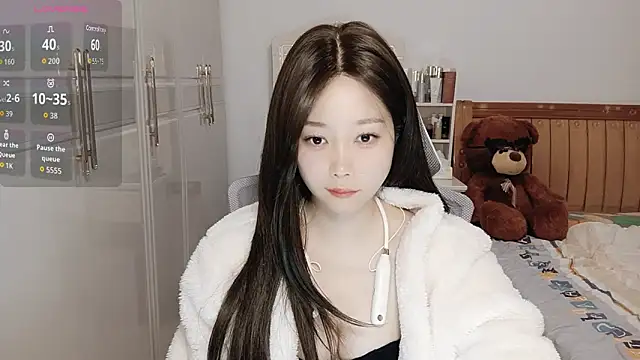 Snapshot of Xiaotantan-99 chatting on 10/28/25, 07:49 Xiaotantan-99 online show from 10/28/25, 07:49