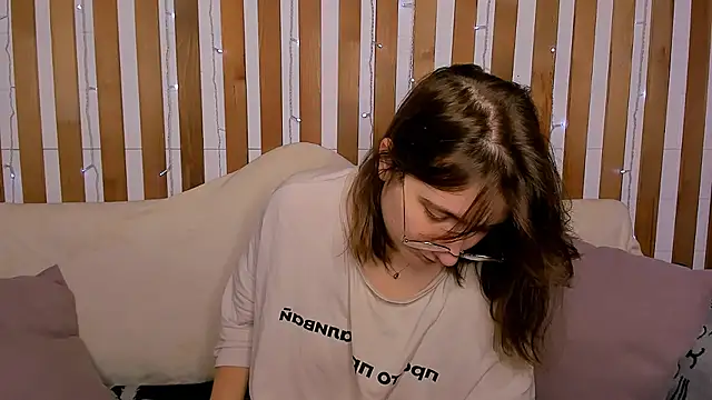 Snapshot of Tara_Grainn chatting on 09/20/25, 02:12 Tara Grainn online show from 09/20/25, 02:12