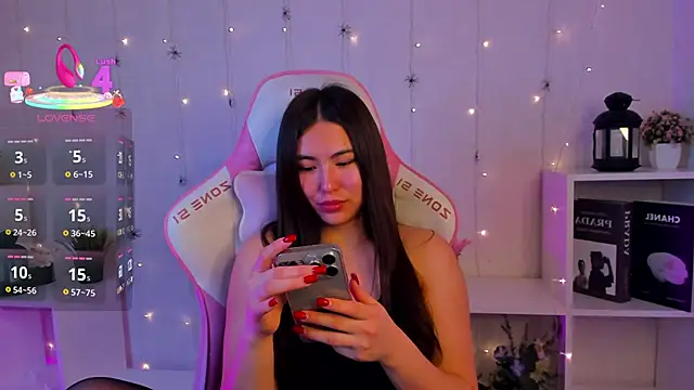 Megan Williamms online show from 11/04/25, 12:43