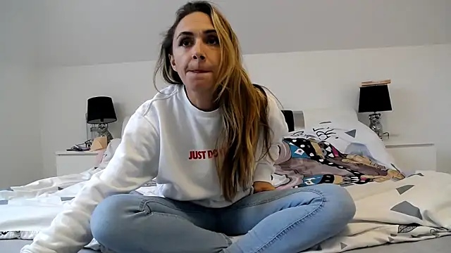 ArabianMalikah online show from 11/03/25, 08:15