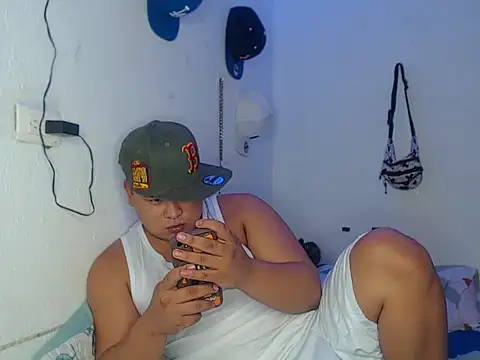 Snapshot of New_Guys chatting on 10/18/25, 02:58 New Guys online show from 10/18/25, 02:58