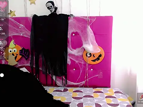 Snapshot of sara_arias00 chatting on 10/29/25, 01:24 sara arias00 online show from 10/29/25, 01:24