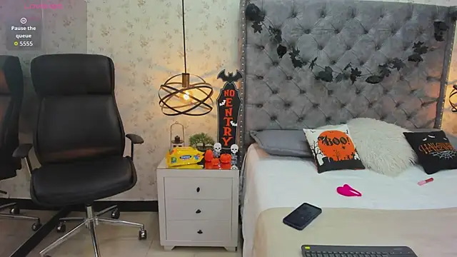 Aprilwatson online show from 10/20/25, 07:14