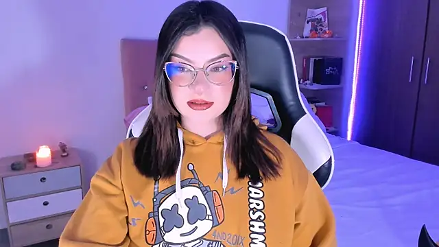 OphelianaRose33 online show from 10/10/25, 09:14