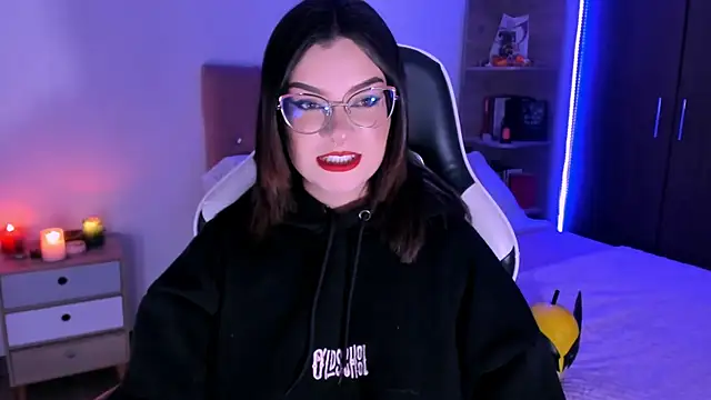 OphelianaRose33 online show from 10/25/25, 11:10