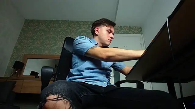 FelixStarkk online show from 10/17/25, 04:04