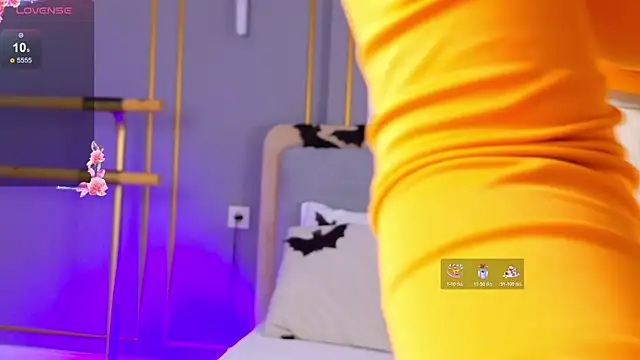 Snapshot of LanaElise chatting on 10/24/25, 05:15 LanaElise online show from 10/24/25, 05:15