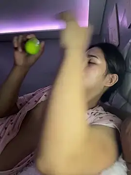 Snapshot of AlianaBlair chatting on 11/12/25, 01:33 AlianaBlair online show from 11/12/25, 01:33