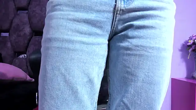 Snapshot of Emy_Latin chatting on 11/10/25, 08:52 Emy Latin online show from 11/10/25, 08:52