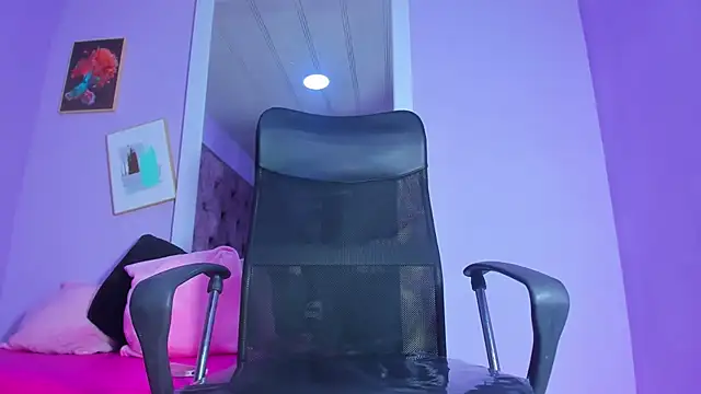 Snapshot of Emy_Latin chatting on 11/13/25, 08:19 Emy Latin online show from 11/13/25, 08:19