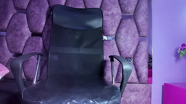 Snapshot of Emy_Latin chatting on 11/24/25, 08:08 Emy Latin online show from 11/24/25, 08:08