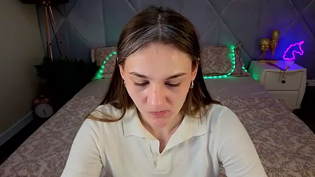 Snapshot of DiamondGoldie chatting on 10/13/25, 07:30 DiamondGoldie online show from 10/13/25, 07:30