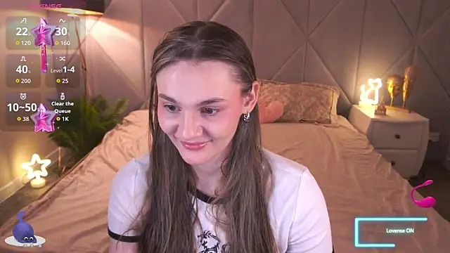 Snapshot of DiamondGoldie chatting on 11/18/25, 08:46 DiamondGoldie online show from 11/18/25, 08:46