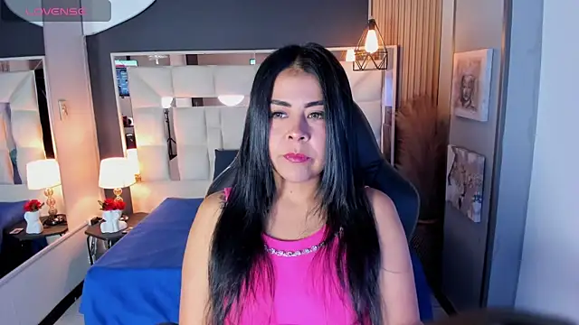 Snapshot of Aniajoness_ chatting on 10/13/25, 12:05 Aniajoness online show from 10/13/25, 12:05