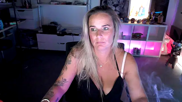 Mrs-Aurora online show from 10/01/25, 08:15