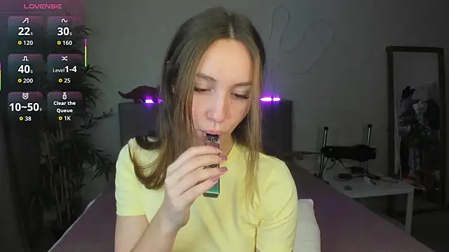 Luna G0ld online show from 10/16/25, 12:11