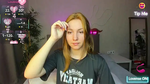 Luna G0ld online show from 10/24/25, 11:12