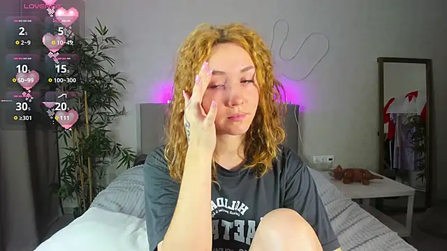 Luna G0ld online show from 11/18/25, 11:59