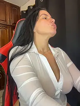 Snapshot of carol_cruz133 chatting on 11/15/25, 11:21 carol cruz133 online show from 11/15/25, 11:21