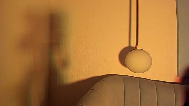 Snapshot of GiaBlaze_ chatting on 10/18/25, 04:37 GiaBlaze online show from 10/18/25, 04:37