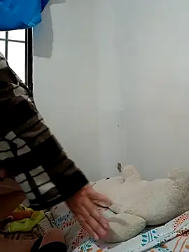 yaneth  online show from 11/17/25, 11:38