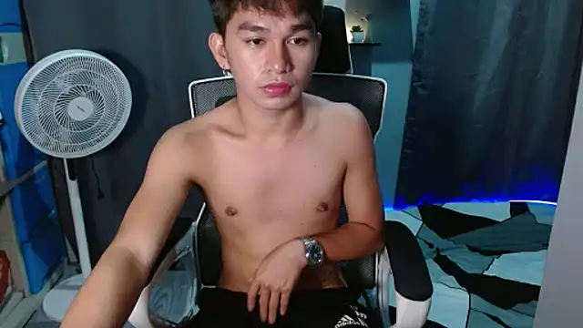 Snapshot of Midnight_Snack69 chatting on 10/27/25, 04:55 Midnight Snack69 online show from 10/27/25, 04:55