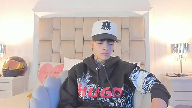 Snapshot of b3k_afrodict chatting on 10/15/25, 11:54 b3k afrodict online show from 10/15/25, 11:54