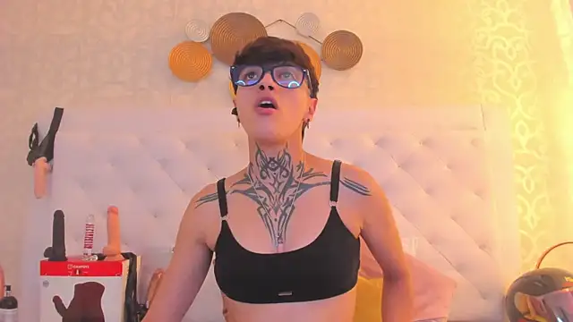 Snapshot of b3k_afrodict chatting on 10/25/25, 03:58 b3k afrodict online show from 10/25/25, 03:58