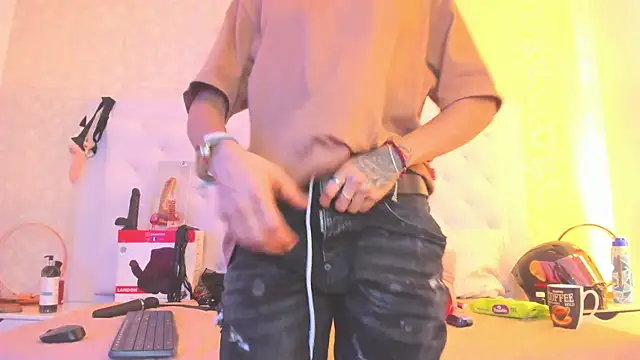 Snapshot of b3k_afrodict chatting on 10/27/25, 03:43 b3k afrodict online show from 10/27/25, 03:43