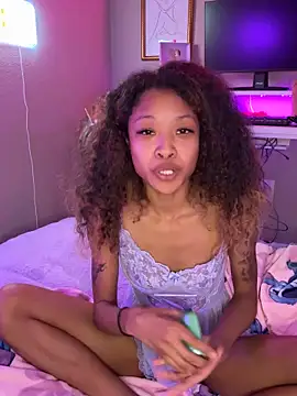 Snapshot of rubywithpearls chatting on 12/01/25, 11:32 rubywithpearls online show from 12/01/25, 11:32