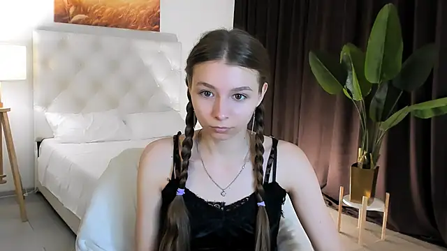 JulieDaniel online show from 09/17/25, 04:14