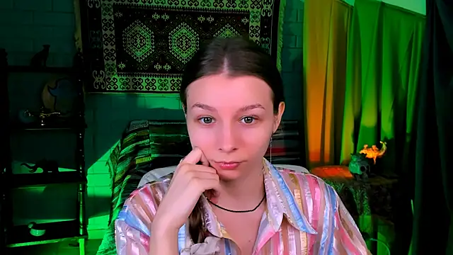 JulieDaniel online show from 11/18/25, 04:17