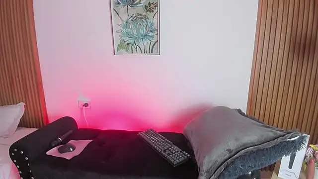 NicolWhite online show from 10/03/25, 12:02