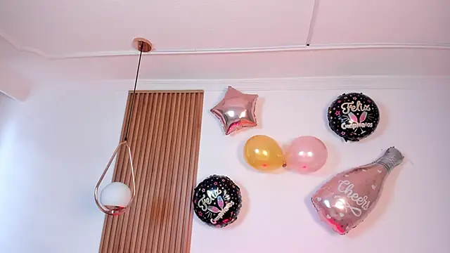 NicolWhite online show from 10/11/25, 12:36