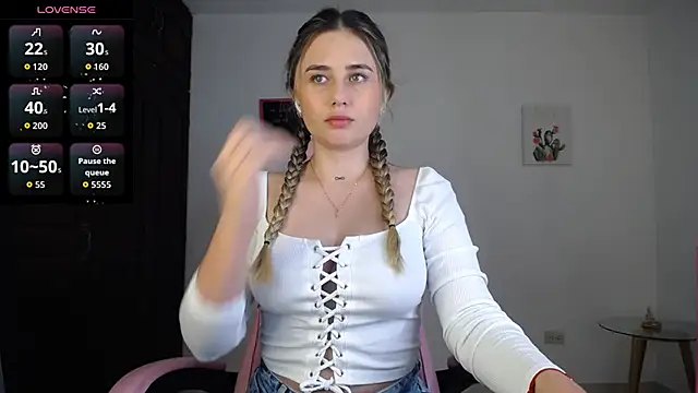 Snapshot of Veronika__Winslow_ chatting on 09/11/25, 04:45 Veronika Winslow online show from 09/11/25, 04:45