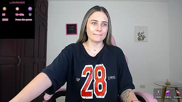 Snapshot of Veronika__Winslow_ chatting on 09/16/25, 06:47 Veronika Winslow online show from 09/16/25, 06:47