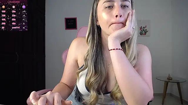 Snapshot of Veronika__Winslow_ chatting on 09/18/25, 05:53 Veronika Winslow online show from 09/18/25, 05:53