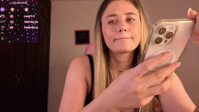 Snapshot of Veronika__Winslow_ chatting on 10/07/25, 06:43 Veronika Winslow online show from 10/07/25, 06:43