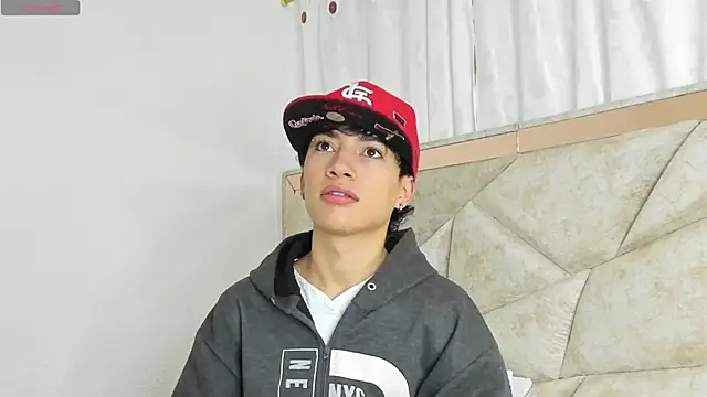 Snapshot of Thiago_Divine_ chatting on 09/17/25, 01:13 Thiago Divine  online show from 09/17/25, 01:13