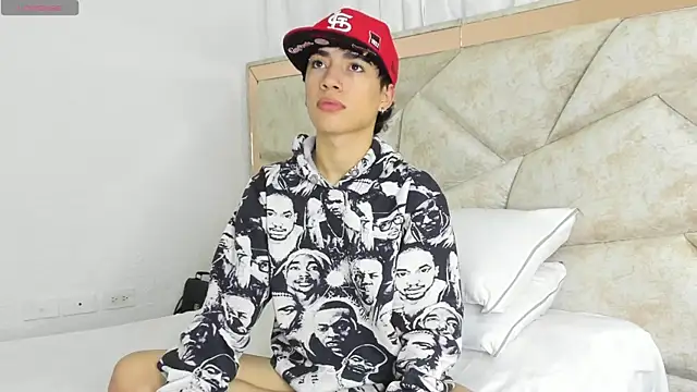 Snapshot of Thiago_Divine_ chatting on 09/18/25, 01:35 Thiago Divine  online show from 09/18/25, 01:35